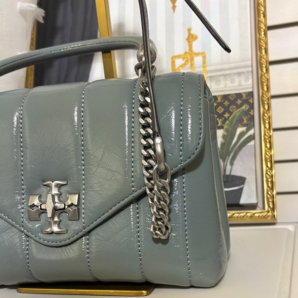 Tory Burch🍀light Gray Small Kira chain Quilted Leather Crossbody Bag-Beautiful - Picture 5 of 14